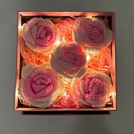 5 pink crochet rose in light up square box