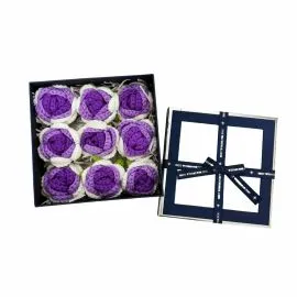 Caja de regalo con 9 rosas de crochet con degradado morado en forma de cuadrado | Tamaño grande