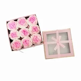 Caja de regalo con 9 rosas de crochet en degradado rosa y flores cuadradas | Tamaño grande