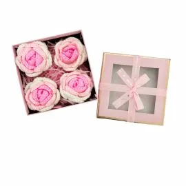 Caja de regalo con flores cuadradas con 4 rosas de crochet en degradado rosa | Tamaño pequeño