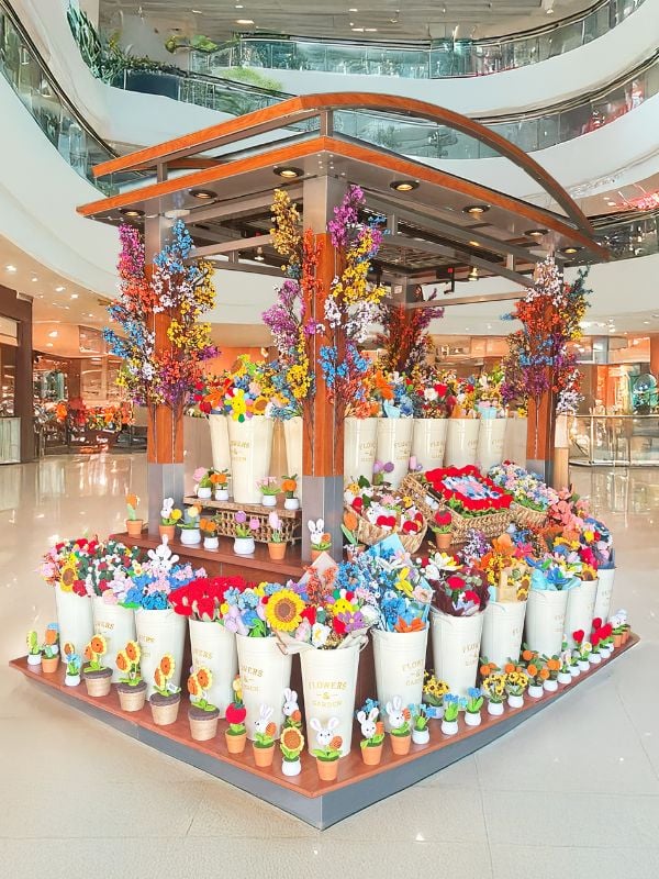 crochet flowers concept in malls